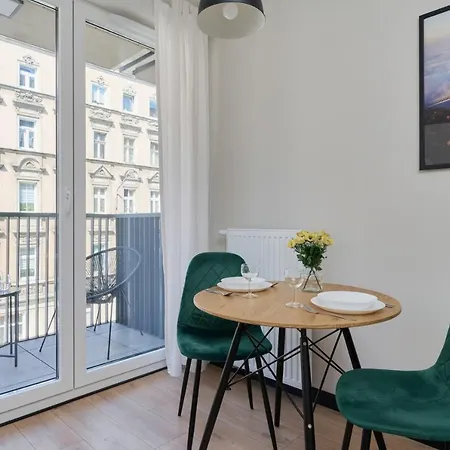 Апартаменти Cozy Nadodrze For 3 Guests With Balcony By Renters *
