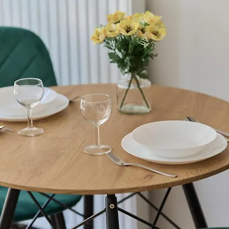 Апартаменти Cozy Nadodrze For 3 Guests With Balcony By Renters Вроцлав